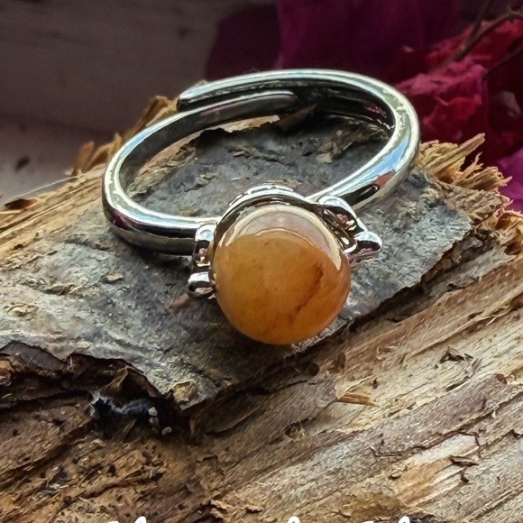 Elegant Silver and Orange Jade Stone Ring - Picture 2 of 2